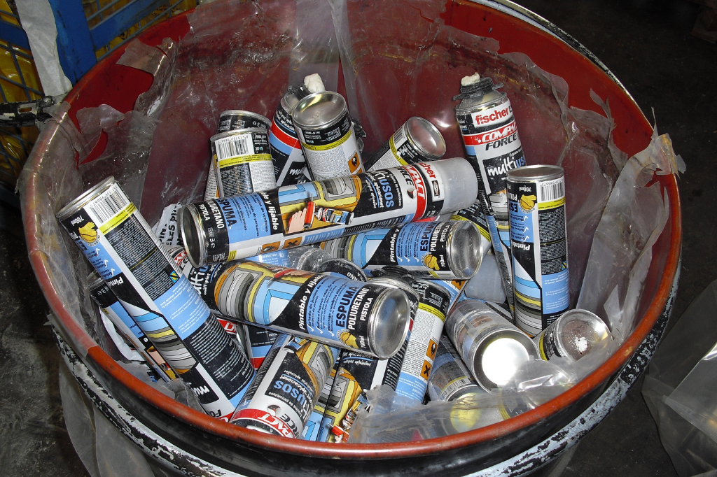 logistica-ambiental-linea-tratamiento-residuos-peligrosos-españa-aerosoles