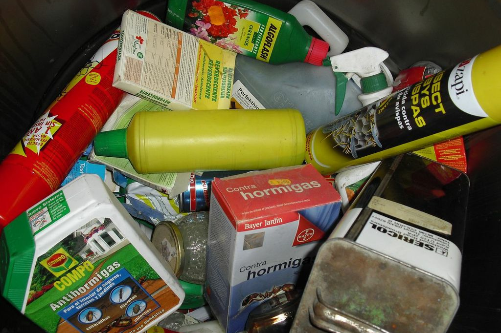 logistica-ambiental-linea-tratamiento-residuos-peligrosos-españa-plaguicidas